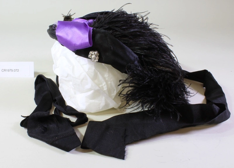 Lady's black bonnet