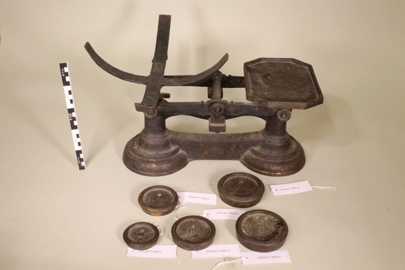 Set of scales and weights