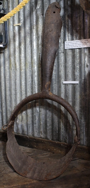 Spoon dredge bucket