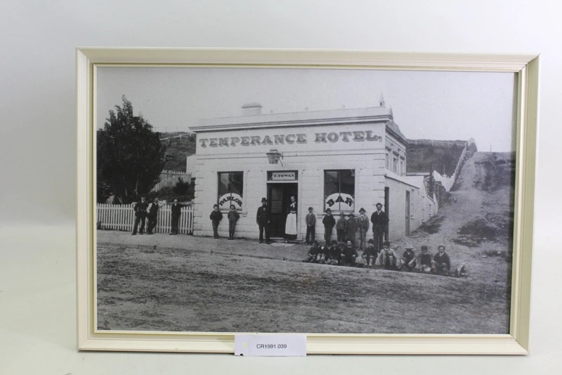 Photograph, Temperance Hotel, Cromwell