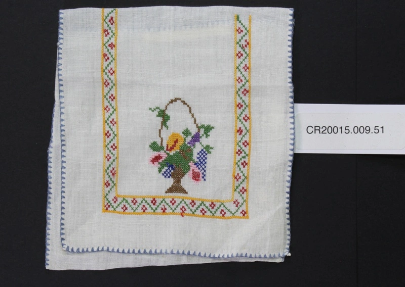 Linen handkerchief bag with flap