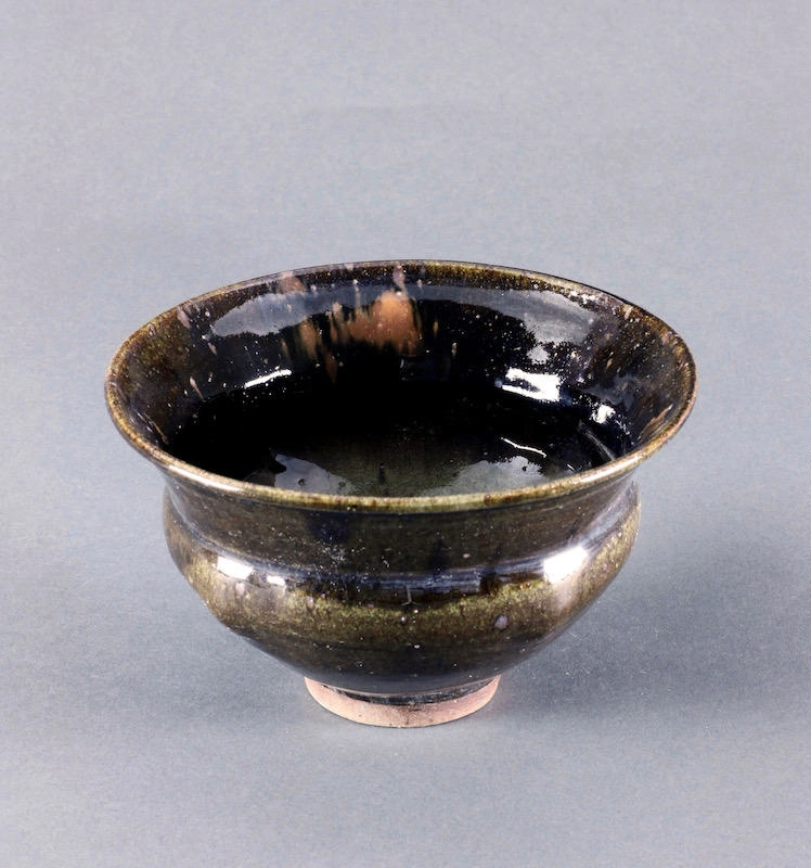 Deep flanged bowl
