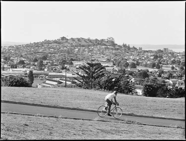 Mount Albert from Mount Roskill, 1989