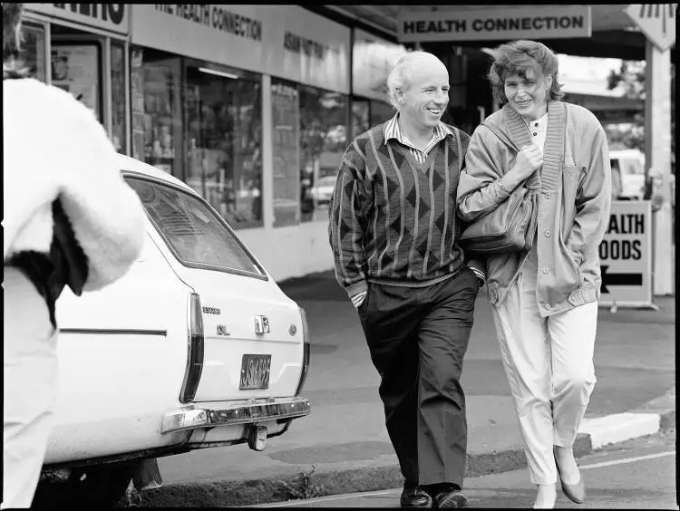 Pedestrians, Ponsonby shopping centre, 1989