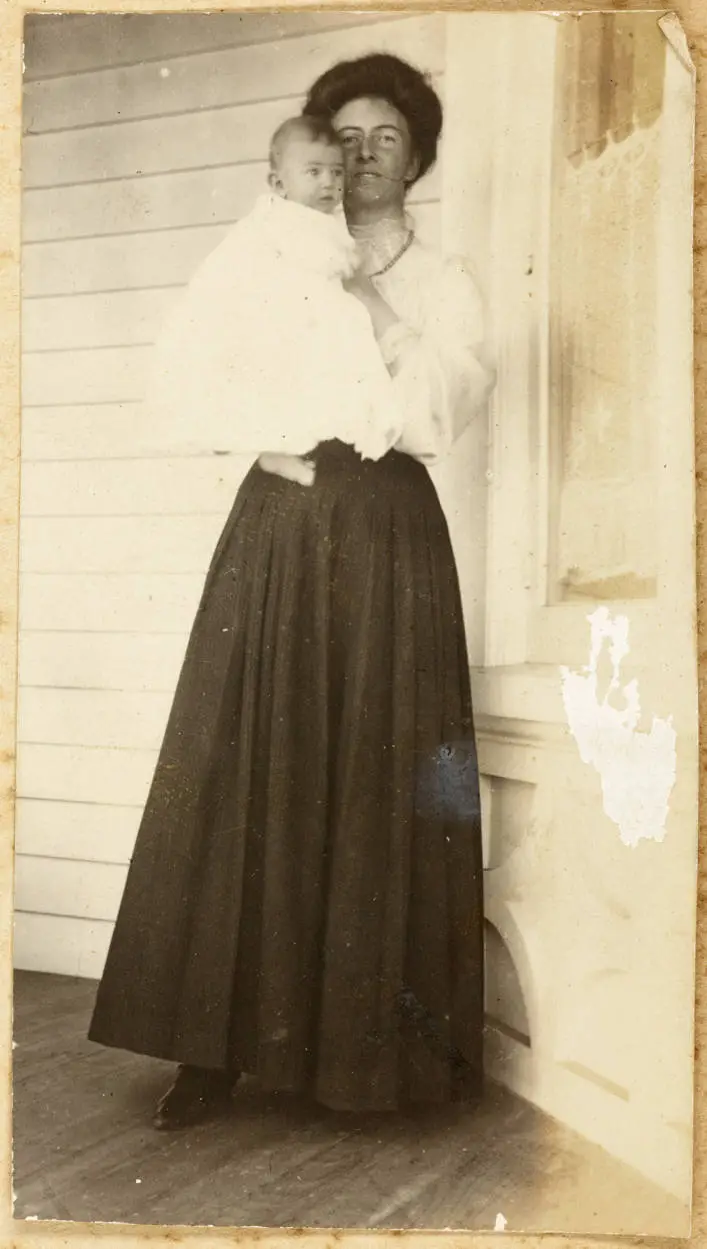 Julia Colbeck (Julia Thorne George) and baby Stuart?, 1906