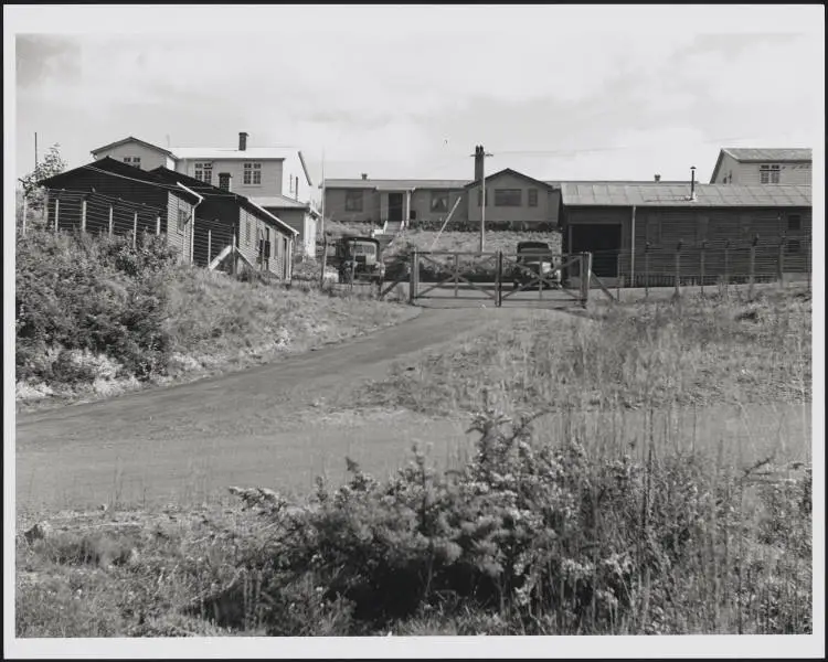 Castor Bay Battery army barracks, 1944