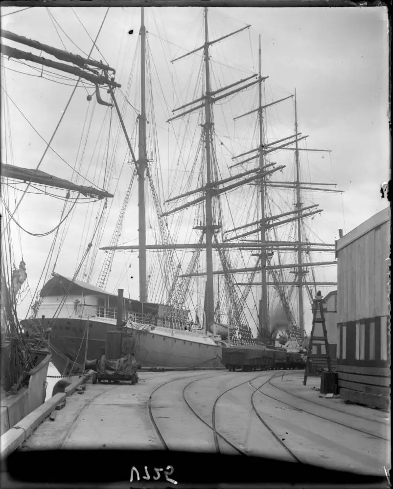 Sailing ship at Kings Wharf, Auckland, 1909