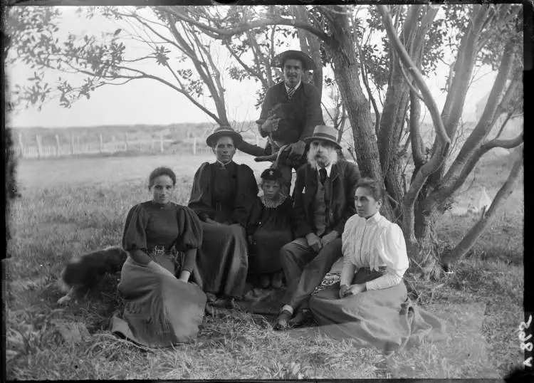 The Yates family, Pārengarenga, 1897