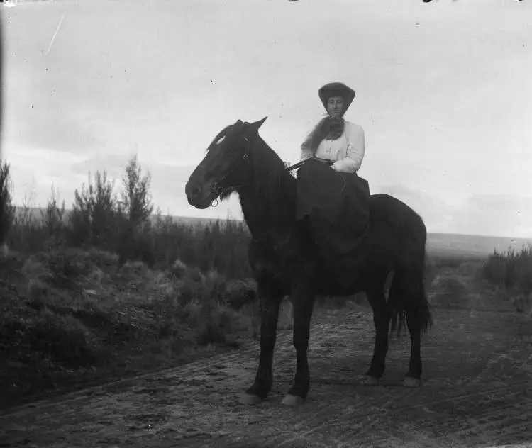 Evelyn Vaile on horseback, Broadlands, 1909