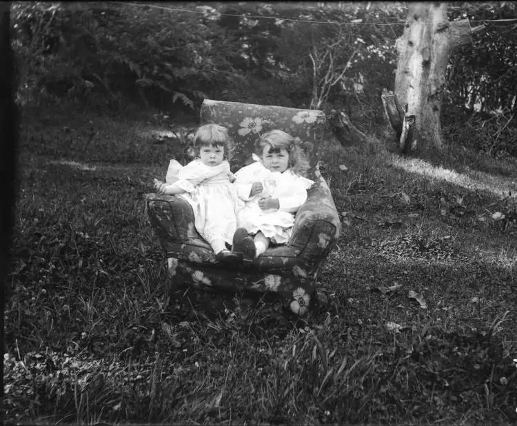 Cedric and Geoffrey de Montalk at Vallombrosa, Remuera, 1906