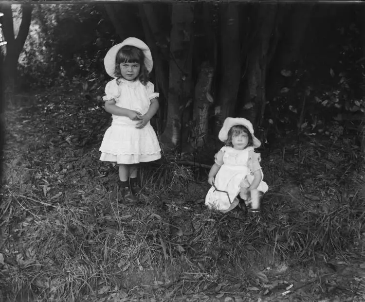 Geoffrey and Cedric de Montalk at Vallombrosa, Remuera, 1906