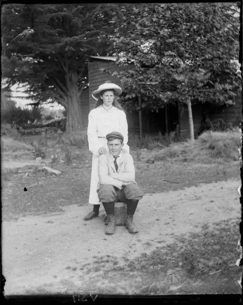 Mary and John Farrer at Bankwood, Hamilton, 1905