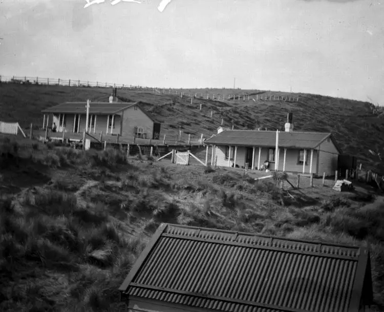 Manukau Heads lighthouse cottages, 1902