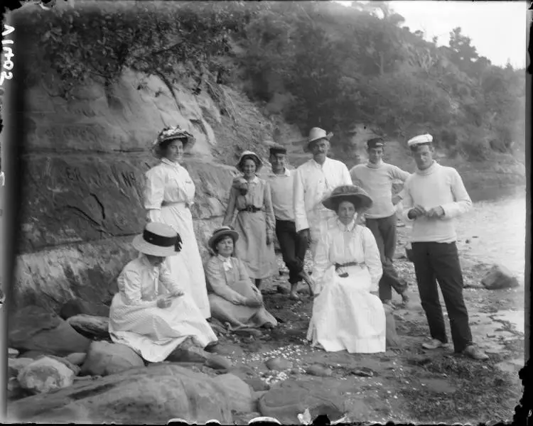 Group on the beach at Kendall Bay, 1910