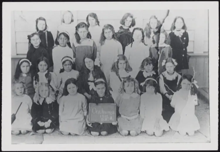 Onehunga School Standard II girls, 1916