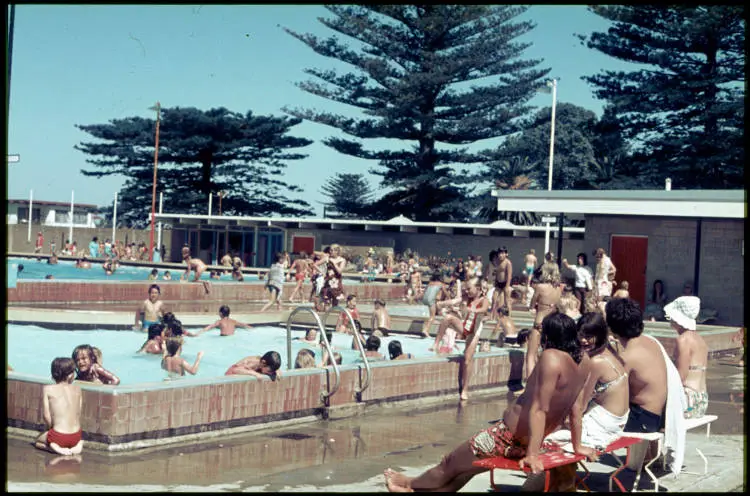 Onehunga War Memorial Pool, Jellicoe Park, 1974