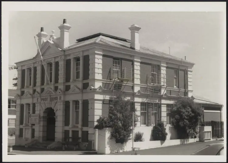 Onehunga Post Office, Onehunga Mall