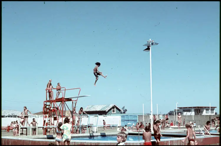 Onehunga War Memorial Pool, Jellicoe Park, 1974