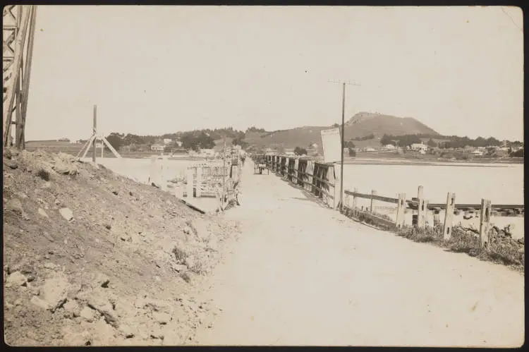Māngere Bridge and Māngere Mountain, 1910s