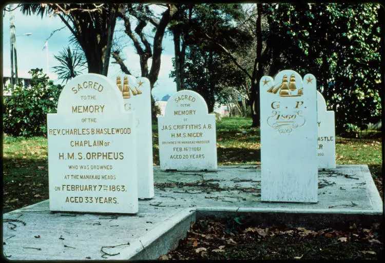 Graves in St Peter's Churchyard, Onehunga