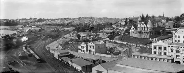 Railway yards and Admiralty House, Auckland Central, 1906