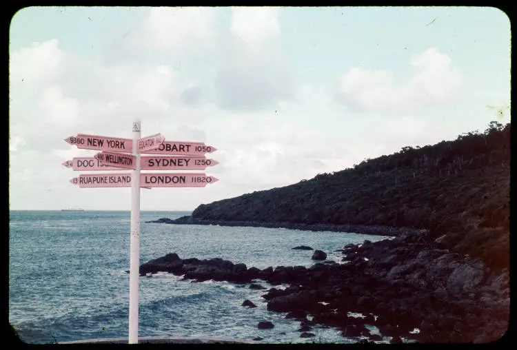 Lands End signpost, Bluff