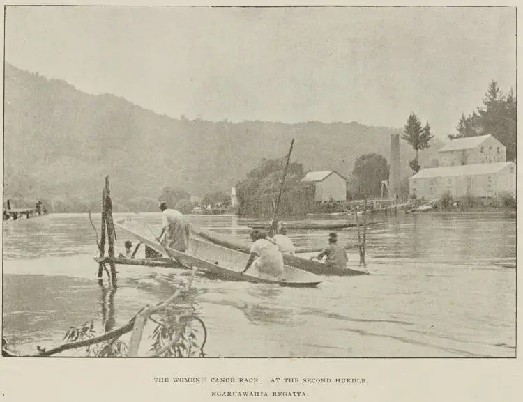 The women's canoe race at the second hurdle Ngaruawahia Regatta