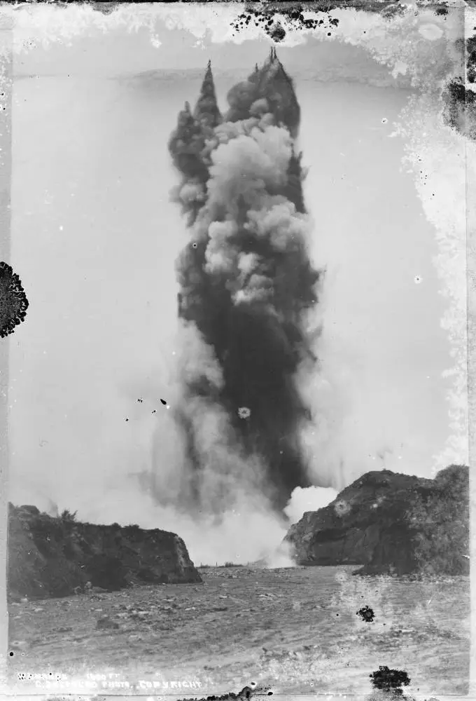 Waimangu geyser, 1903