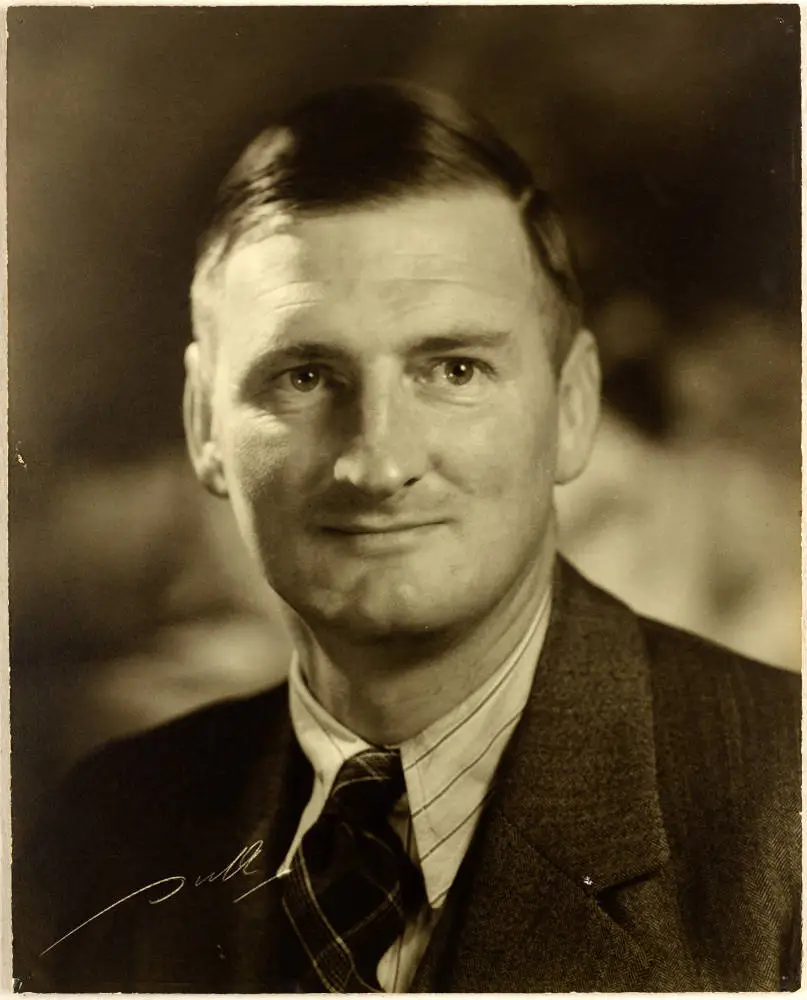 Dennis Glover, 1948