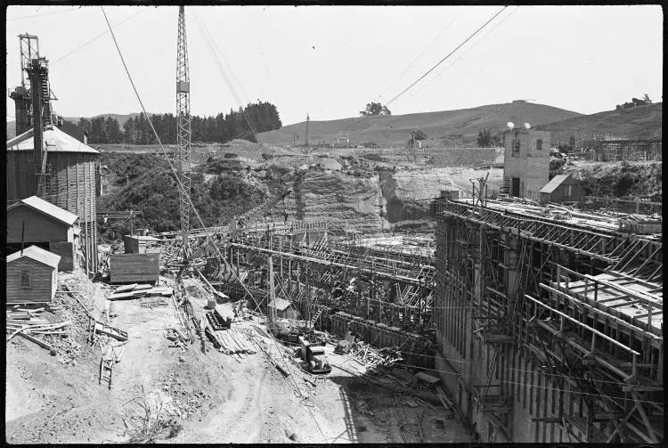 Karapiro Dam under construction