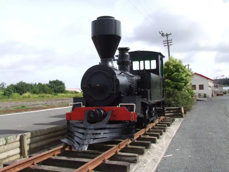 Steam locomotive at Helensville, 2006