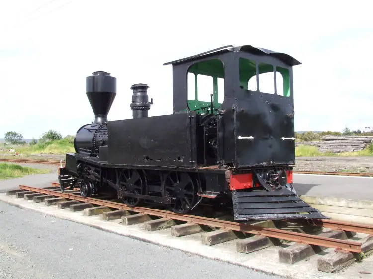 Steam locomotive at Helensville, 2006