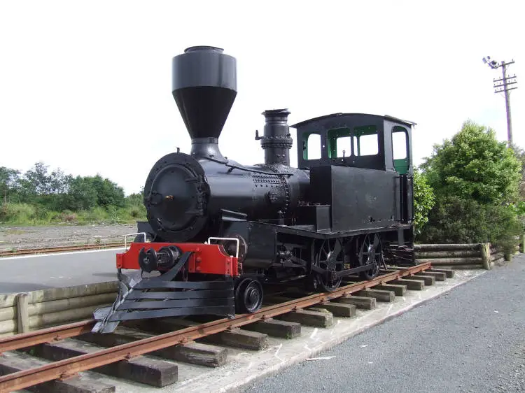 Steam locomotive at Helensville, 2006