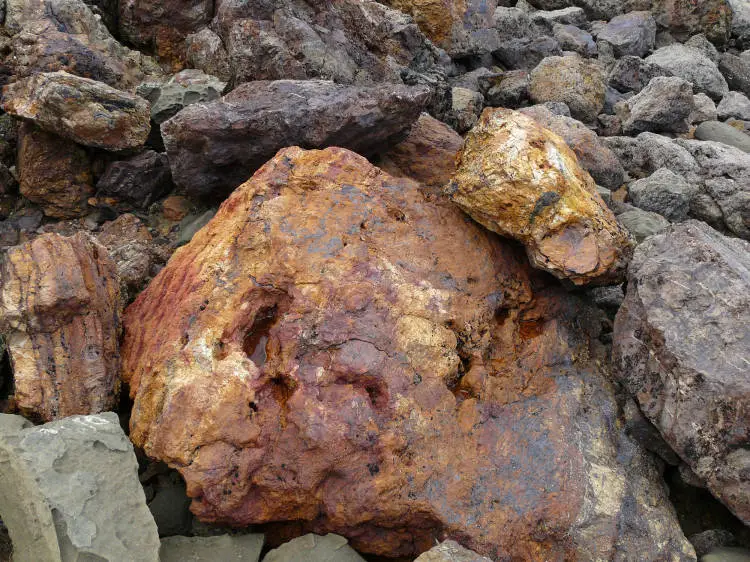 Rocks at the Kawau Island copper mine, 2008