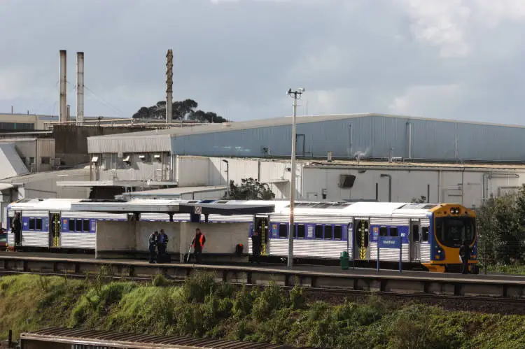 Train at Westfield Railway Station, 2009