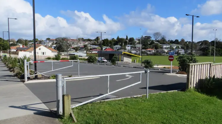 Valonia Reserve and car park, New Windsor, 2017