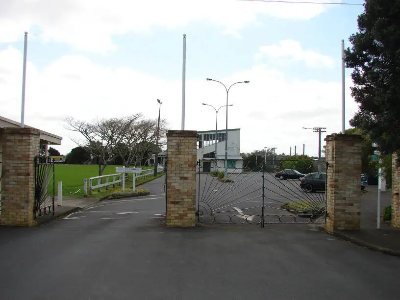 Birkenhead War Memorial Park, entrance, 2014
