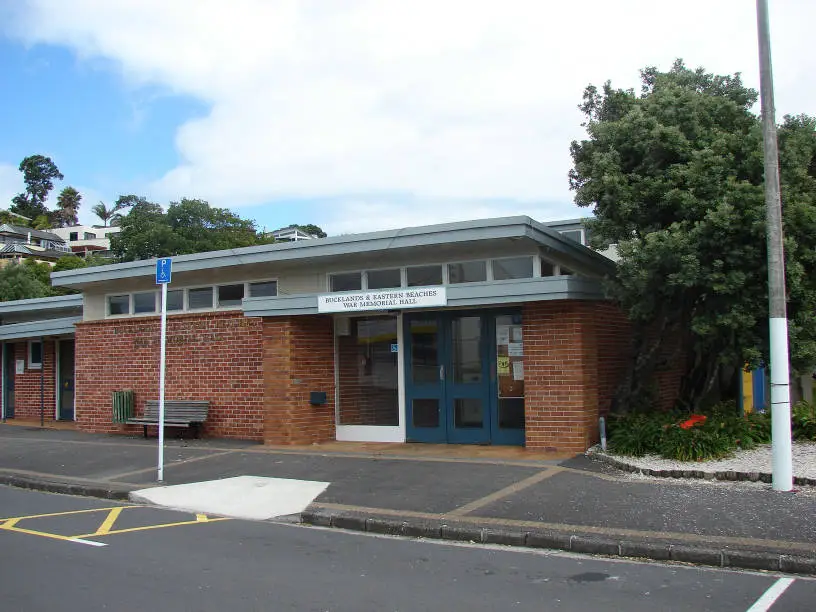 Bucklands and Eastern Beach War Memorial Hall, 2014