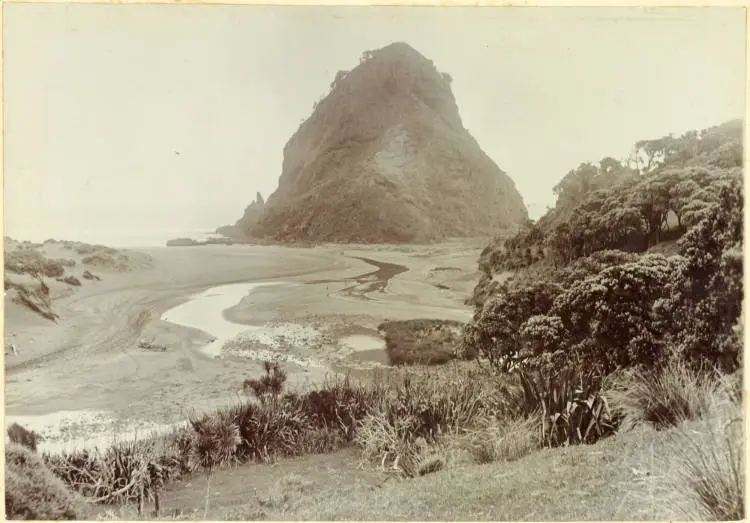 Lion Rock, Piha