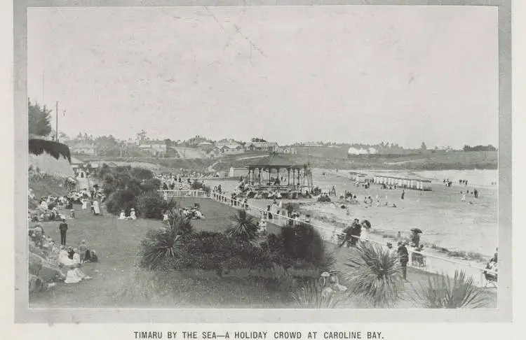 Timaru by the sea - a holiday crowd at Caroline Bay