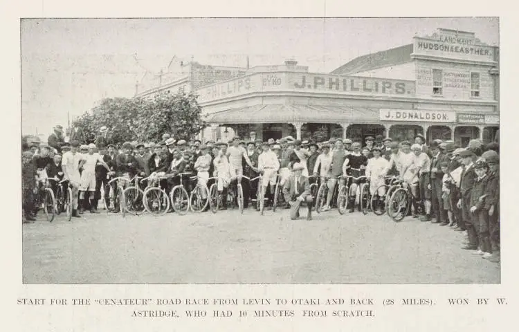 Start for the 'Cenateur' road race from Levin to Otaki