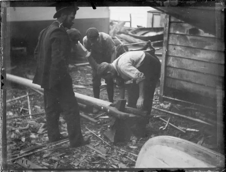 Men at the Bailey and Lowe boatyard, Freemans Bay