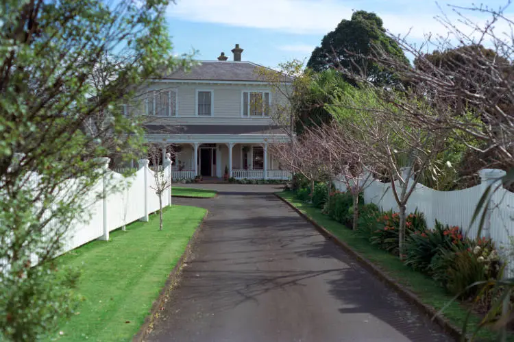 Glen Orchard House, 91 St Heliers Bay Road, Saint Heliers, 1986