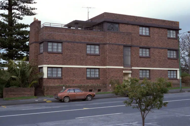 Berrisville flats, Anzac Avenue, Auckland Central, 1986