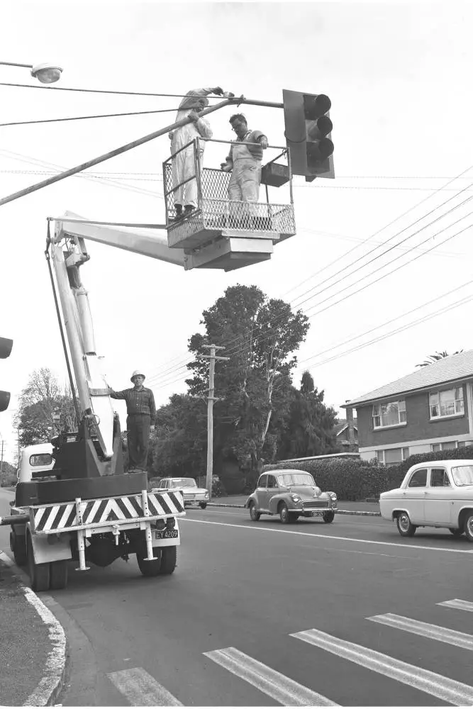 Traffic light maintenance, Gillies Avenue, Epsom, 1967
