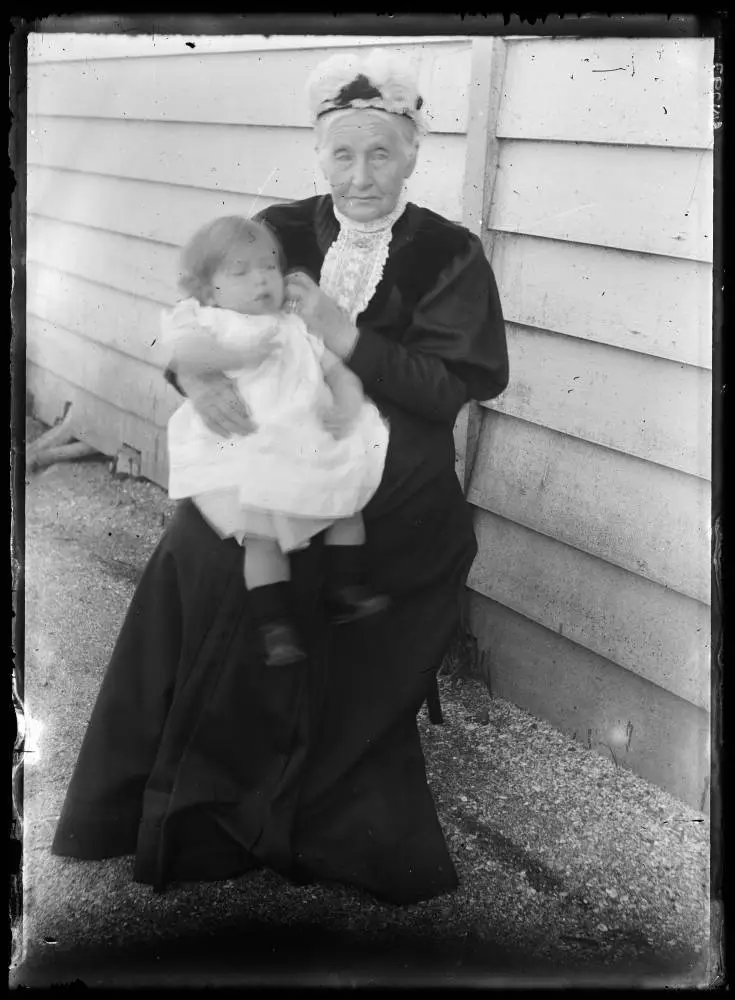 Emily Bradney and Ernest Robert Binns, 1908