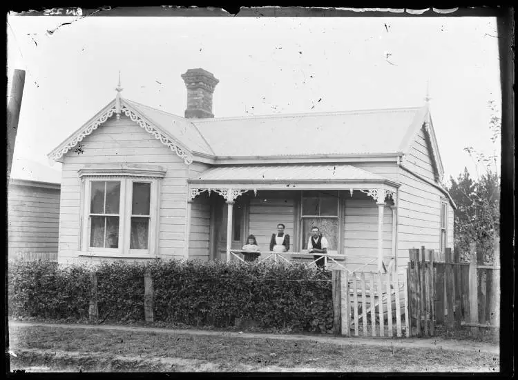 Jensen family, 11 Francis Street, Grey Lynn