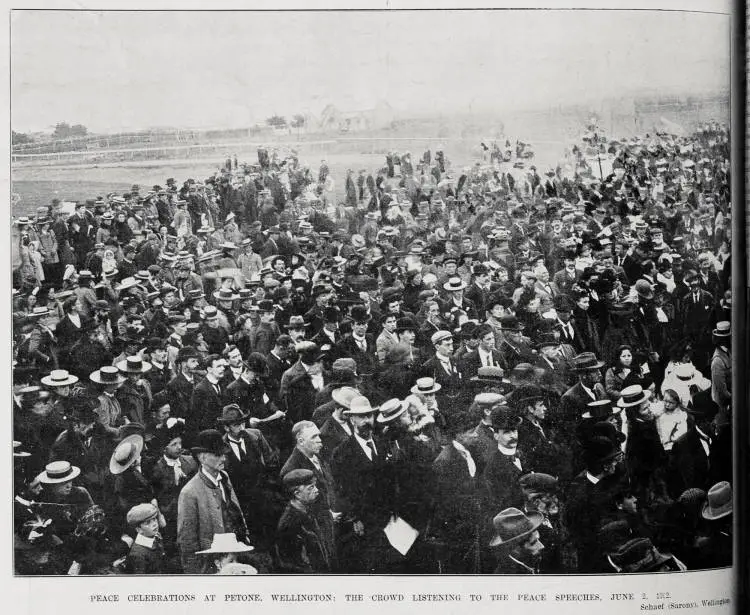 Peace celebrations at Petone, Wellington with the crowd listening to the peace speeches, 2 June 1902