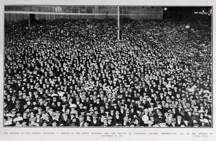 THE INTEREST IN THE GENERAL ELECTIONS: A PORTION OF THE CROWD WATCHING FOR THE RESULTS IN CATHEDRAL SQUARE, CHRISTCHURCH, N.Z., ON THE EVENING OF NOVEMBER 17, 1908