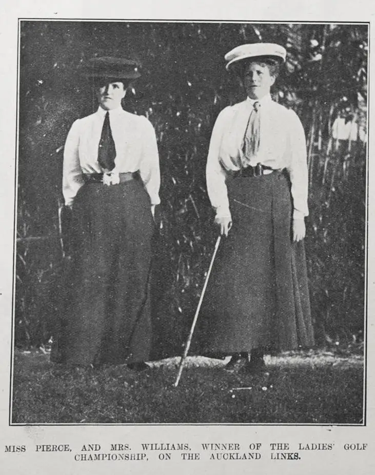 MISS PIERCE, AND MRS. WILLIAMS, WINNER OF THE LADIES' GOLF CHAMPIONSHIP, ON THE AUCKLAND LINKS